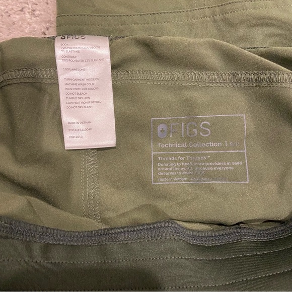 FIGS Kade Cargo Scrub Pants - Picture 3 of 4